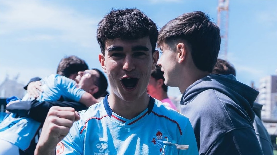 vozvigo's tweet photo. Ángel Arcos, el talento de la cantera que toma notas de Bryan Zaragoza https://t.co/Jey1FtzXdI