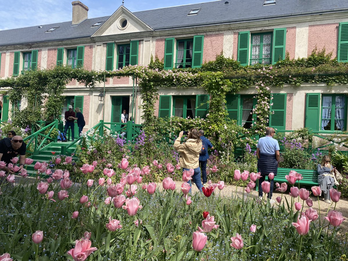 K_moonscape's tweet photo. ขออีกที่ละกัน บึงบัวบ้านลุง Monet ที่ Giverny นั่งรถไฟออกจากปารีสไปชม.นุง คุ้มโคตร https://t.co/JYdNc7Vsse
