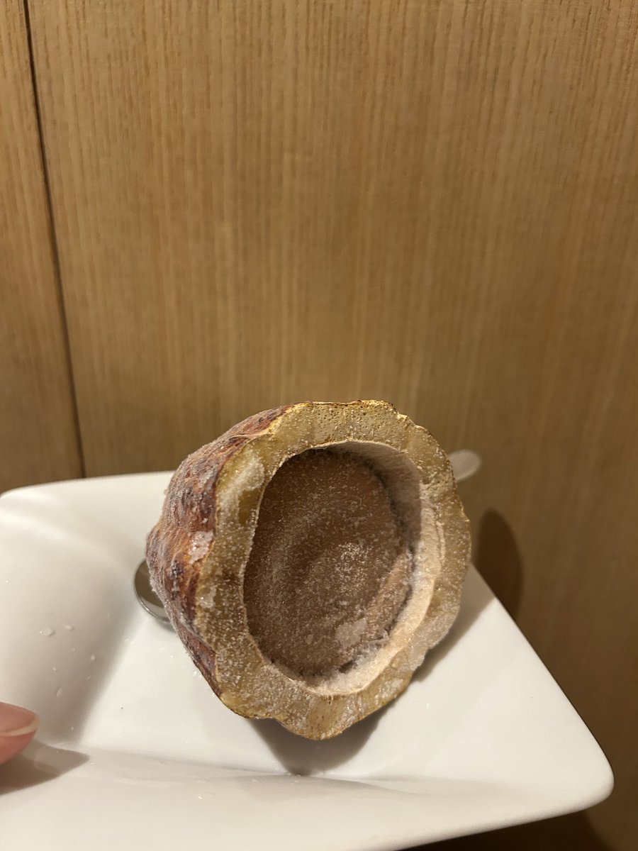 nanachocoiro's tweet photo. 今日はレッスン
なんかいつもより緊張しすぎてた気がする
握手するシーンあるのにごめんねやや手汗かいててって思った
いつまでセリフ言う事だけに必死にな���てんだろう
もっと動きとか表情とかしたいのに
寝るのおやすみ

これ初めて見た
カカオポッドにチョコアイス埋め込むなんて素敵
 #カカカ活 https://t.co/qTCoRVsywy