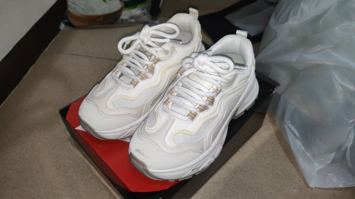 lemonieloves_'s tweet photo. #wts sepatu Airwalk Estelle dijual karena terlalu ngepas
- size 37
- price 275k 
- pemakaian baru sekali
- dom malang kota
yg minat langsung dm aja! 😔
#zonauang #wtb #wts https://t.co/sf1ORQHUgo