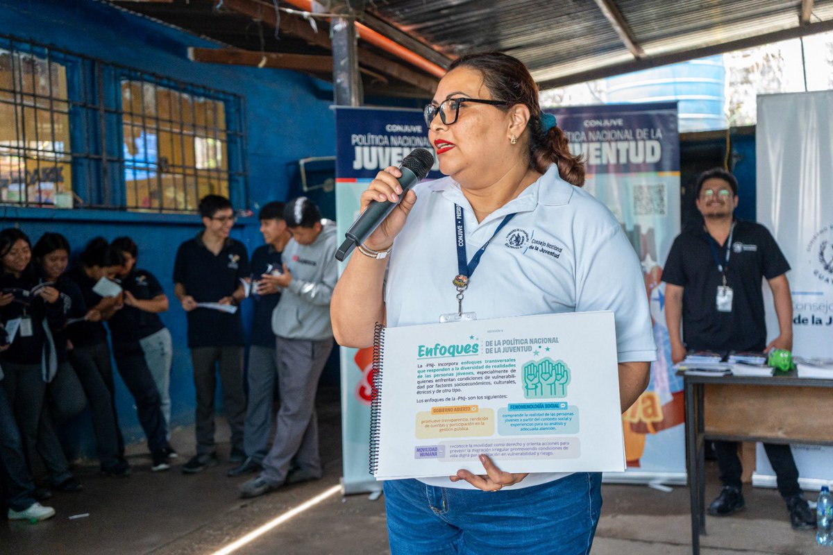 ConjuveGuate's tweet photo. Con aprendizaje y un espacio dedicado a escuchar las necesidades de la juventud, 265 estudiantes de distintas carreras del #INED "Doctor Danilo Flores" en la Aldea La Laguneta, Chinautla, participaron en una jornada de socialización de la #PNJ2025_2040. ✨📘 https://t.co/uWtKxDQRBG
