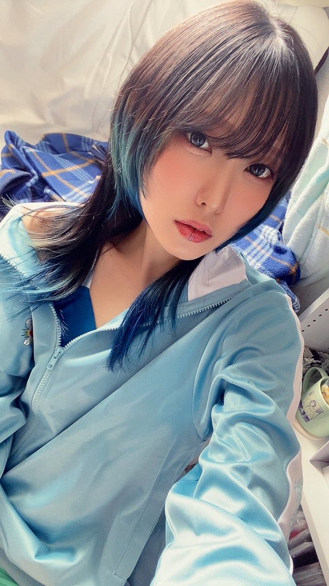 HiizumiMaika's tweet photo. 現場���わったーーー！！
大変だったけど楽しくて気持ちよかったぁ

青髪やウルフカットは
今日のためのものでしたが
しばらくはこの感じだと思います~

貴重な機会をくれてありがとうございました！
発売お楽しみにー🩵 https://t.co/cHT7BycipA