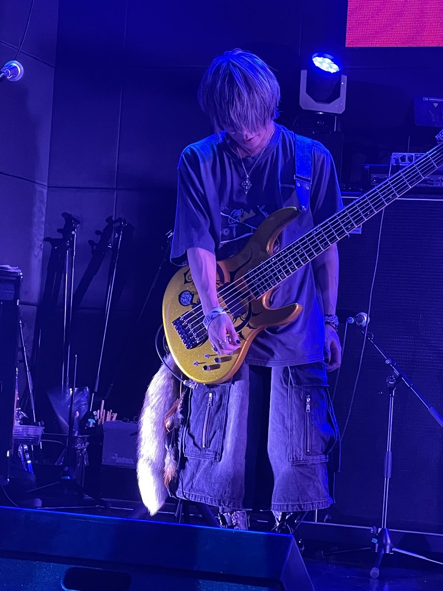 Akihinoreal's tweet photo. 久しぶり！！！！！！！
パフォも楽しかったし、bambooはほんまに音がよすぎる！！！！
6/9にロック聴けて最高でした！
#アンルク https://t.co/qC9n1wTniu