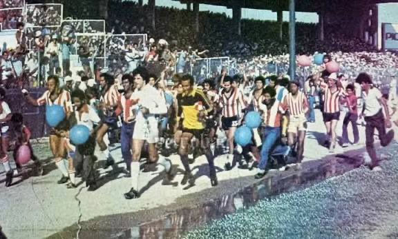 Arqharoldh's tweet photo. Hay que dar la vuelta en el Romelio, de  tres,  tres. la historia lo pide 🔴⚪️ @JuniorClubSA https://t.co/aeMGhobioL