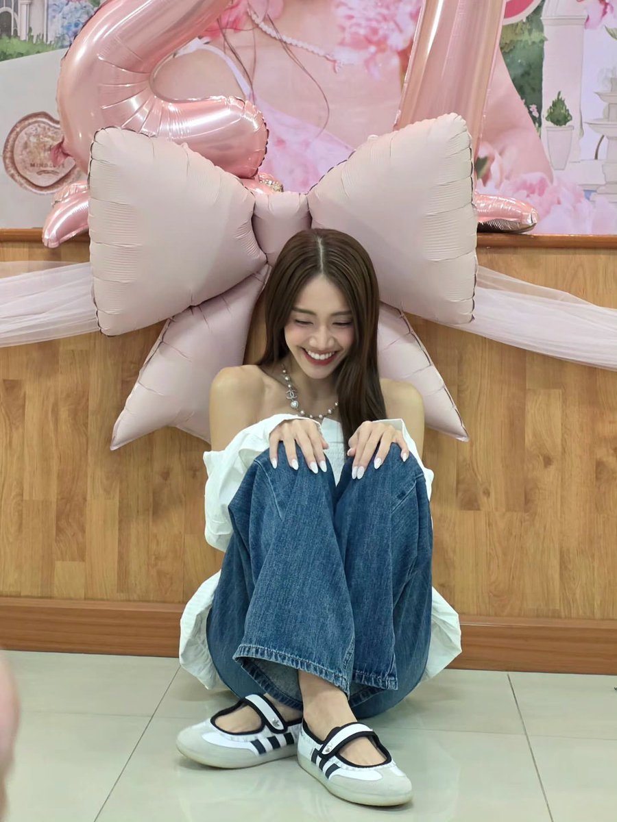 tiyapics's tweet photo. แปป ๆ ชีก็ 27 แล้วอะ ไวเนอะ สวยขึ้นทุกปีเลย 🥺🫳🏻 https://t.co/1IYVZh94Tu