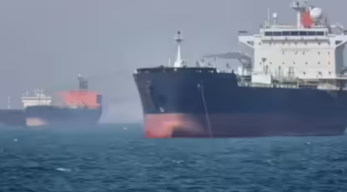 themaritimenet's tweet photo. The Houthis have threatened to ban Israeli-linked ships from the Red Sea and have launched missile attacks against Israel.

Red Sea is a critical international trade route linking Europe and Asia through the Suez Canal. It is also an important route for global oil and energy shipments.

#Maritime #Shipping #RedSea #GlobalTrade #MaritimeSecurity #SuezCanal #Logistics