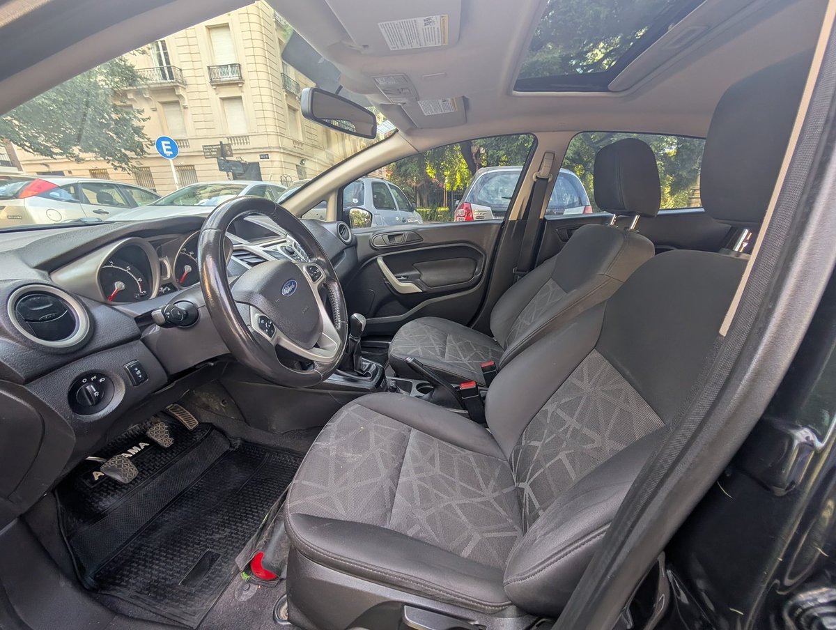 chona2727's tweet photo. Salimos con este excelente producto que precio + Facha + seguridad… es espectacular.

Fiesta Kinetic Titanium mexicano, año 2011 con 160mil Kms. Segunda Mano.

Precio: 7.700usd

Cc: @mateosocas 

https://t.co/DhBShPxezY https://t.co/EBOqVQS2JD