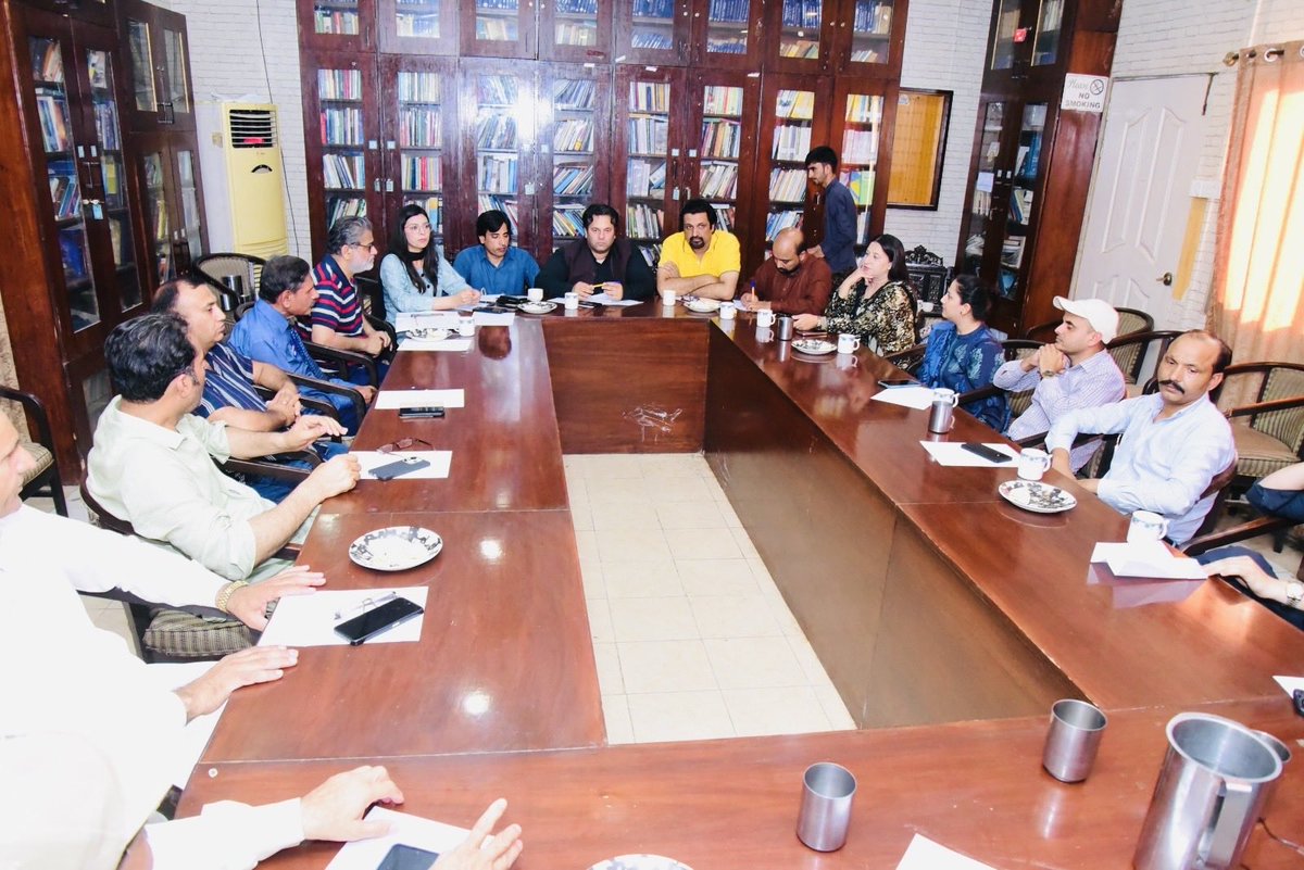 JournlistsPanel's tweet photo. نیشنل پریس کلب اسلام آباد کی گورننگ باڈی کا ہنگامی اجلاس 
اہم فیصلے!!! https://t.co/8mQZUoeoCj