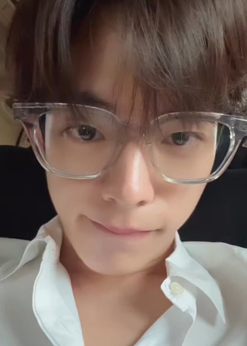 jeebibbib's tweet photo. หน้าเหมือนกันจังอ่ะ แฟนปะ https://t.co/1sfBUUsJ6B