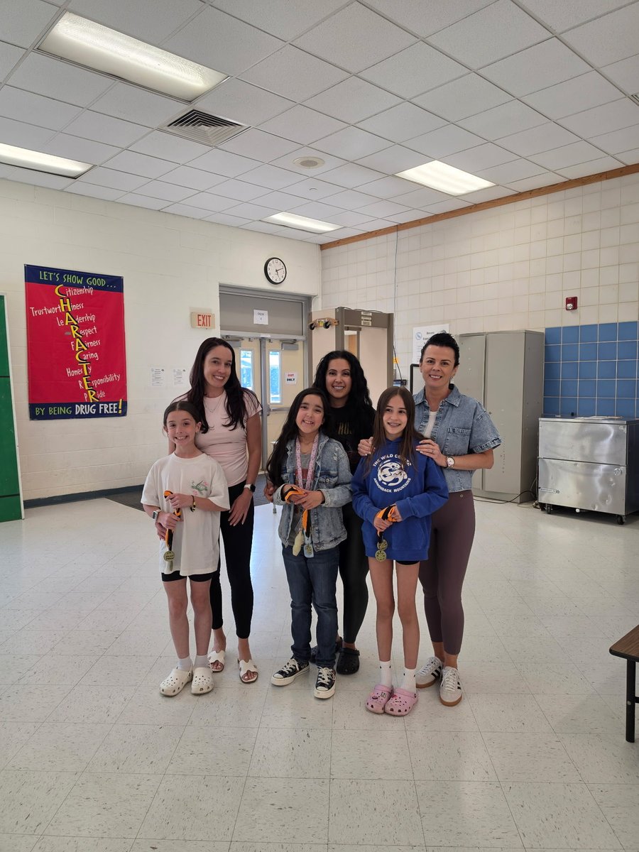 SamselUES's tweet photo. The SUES hosted a Title I ASI Parent/Family Engagement event titled Lift Off and Zoom. Families learned about the correlation between literacy and STEM and students were able to make rockets, balloon cars, and hovercrafts. https://t.co/MAevjAgxUA