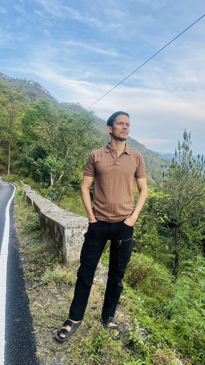 csbasnal's tweet photo. Jannat dhoondhne ki zarurat nahi, pahadon mein mil jaati hai💚🏔️ #travel #nature #photography #uttarakhand #devbhoomi #kumaoni #ranikhet #uttarakhandheaven #mountains #explore https://t.co/uumDzTpKzj