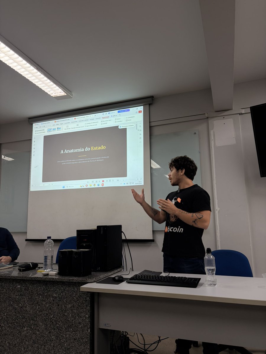 igorrayanrn's tweet photo. Antes de tudo, agradecer ao curso de Geografia da UFRN pelo espaço para um diálogo aberto sobre liberdade, responsabilidade individual e os princípios do libertarianismo.

#liberdade #ufrn #libertarianismo https://t.co/3ZEQskdYjR