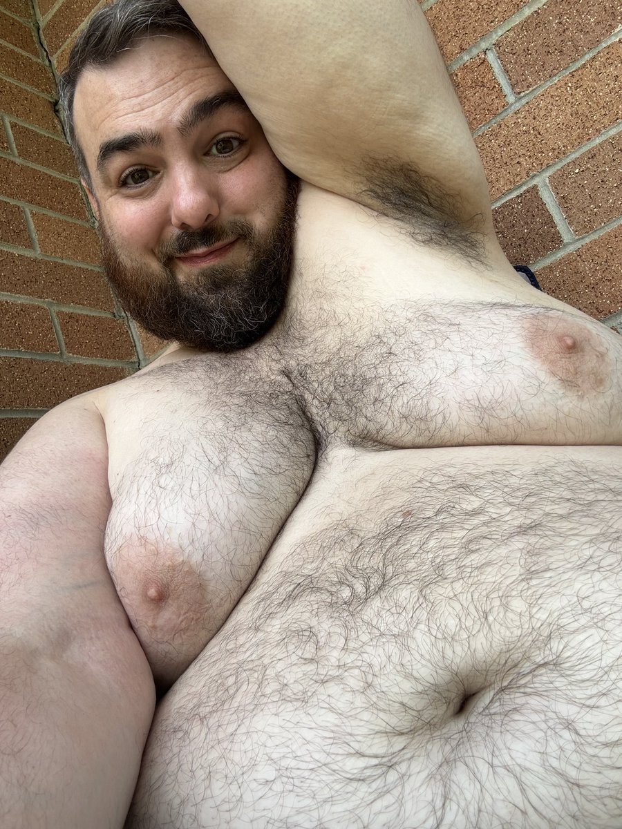 _cubbyspice's tweet photo. Baby, it is HOT outside lol I’m a sweaty pig right now… wanna sniff? https://t.co/gWFlmFYrJv