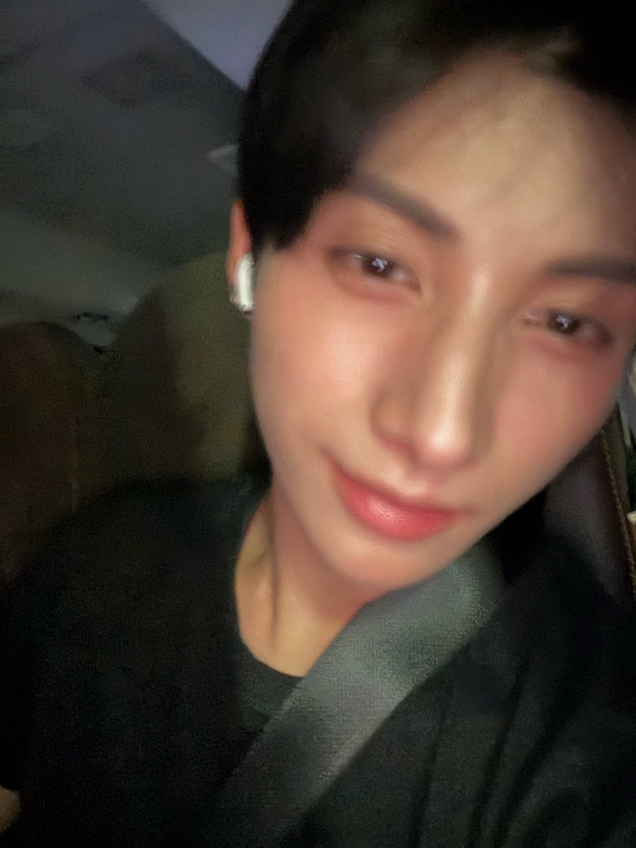 apk06's tweet photo. its like he knew I was sad 🥺 https://t.co/rkVIC7ucAg