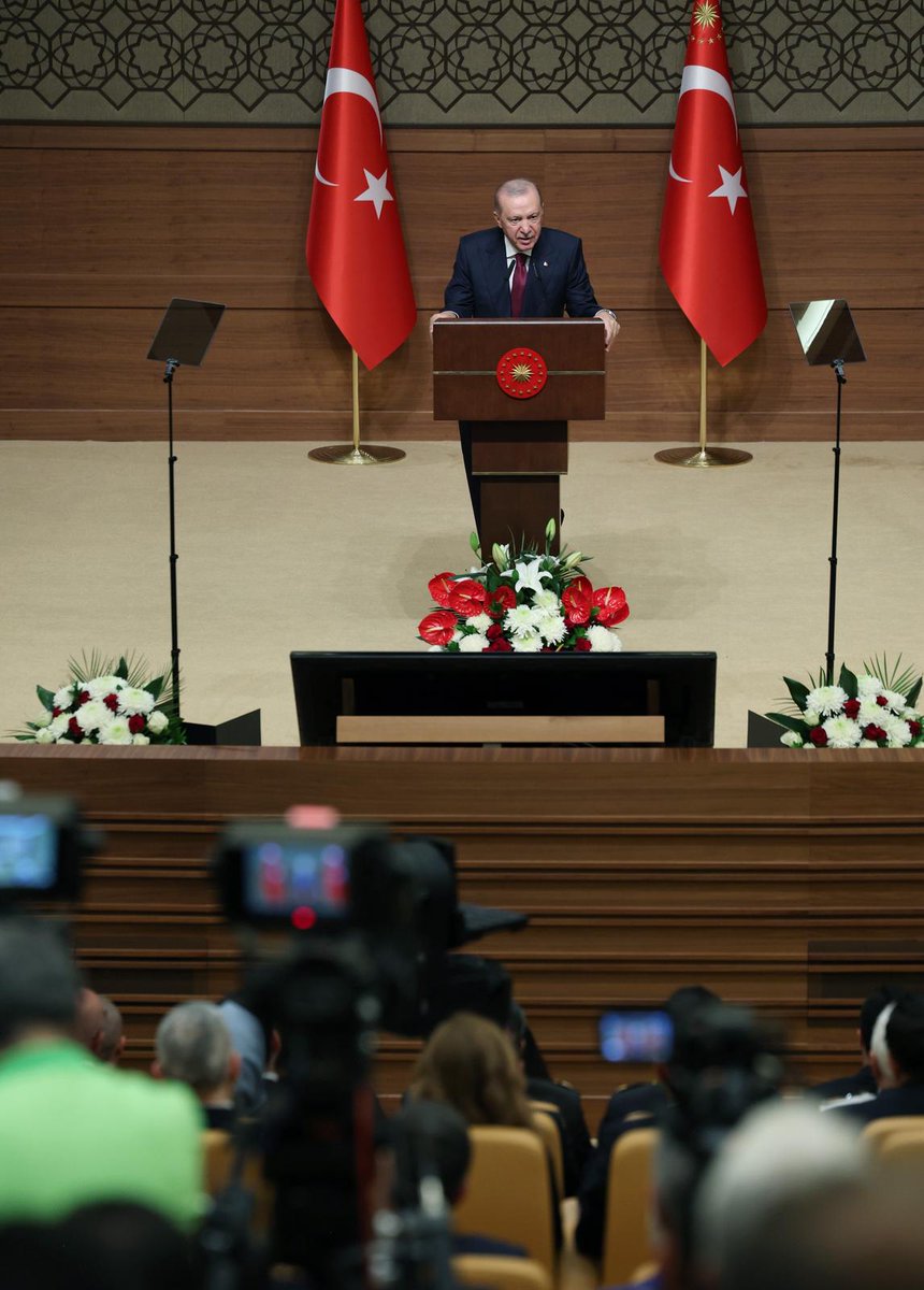 mustafaciftcitr's tweet photo. Muhterem Cumhurbaşkanımız @RTErdogan'ın teşrifleriyle gerçekleştirilen Millî Güvenlik Konferansları Açılış Töreni’ne katıldık.

Zat-ı Devletlerinin ortaya koyduğu vizyon doğrultusunda; millî güvenliğimizi ilgilendiren her meseleyi, değişen tehdit ve risk alanlarını bütüncül bir anlayışla değerlendirmeyi sürdürüyoruz.

Muhterem Cumhurbaşkanımızın ifade ettiği gibi; “Terörsüz Türkiye süreci, bir güvenlik politikasının ötesinde ülkemizin yeni yüzyılına ilişkin stratejik bir devlet vizyonunun adıdır.”

Aziz milletimizin huzuru, devletimizin bekası ve Türkiye Yüzyılı hedeflerimiz doğrultusunda; millî güvenliğimizi her alanda tahkim etmeye, Büyük ve Güçlü Türkiye idealini hep birlikte gerçekleştirmeye devam edeceğiz.