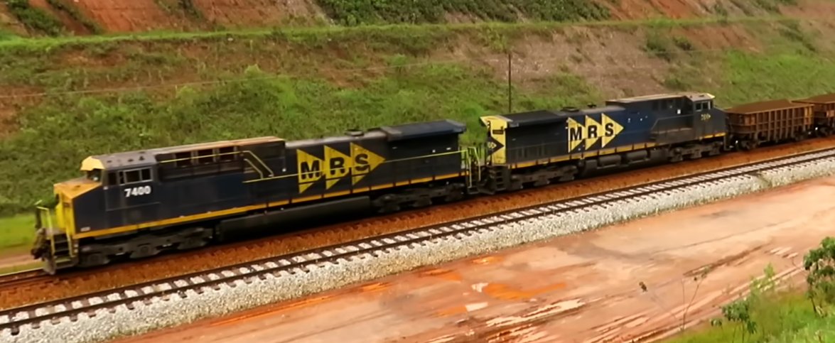 digo_barba's tweet photo. @garciacjao João, olha essa! Locomotivas no sentido contrário! Seria uma disputa de cabo de guerra? https://t.co/GyD5qvR930