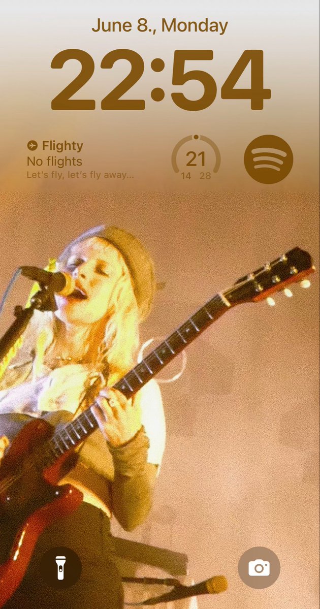 kaearnah's tweet photo. you know the fangirl in me is fully awakened when my lockscreen is changed and i’m back on this account and https://t.co/ghrUPGRKfO