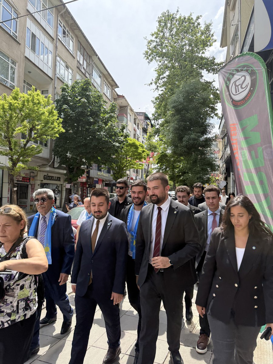 iyigenclik_'s tweet photo. Bugün İYİ Gençlik olarak Polatlı ilçemizde milletimizle beraberdik. Sayın Genel Başkanımız Müsavat Dervişoğlu'nun selamlarını ilettikten sonra vatandaşlarımızın dertlerini dinledik, İYİlerin iktidarında ne olacağını, çözüm önerilerimizi anlattık.

#IYIGenclikIYIGelecek https://t.co/YvkIznY2T4