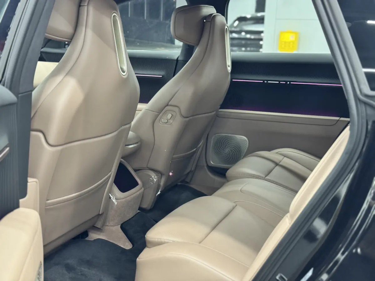 kings_autoso's tweet photo. 2026 Avatr 12 AWD ⚡🔥

Only 5,000KM driven.

🚚 Estimated Doorstep: ₦67.5M

547PS dual-motor performance, 705KM electric range and one of the most futuristic luxury EV designs on the market.

Built with technology from Huawei and battery expertise from CATL.

Direct from China 🇨🇳

DM for details