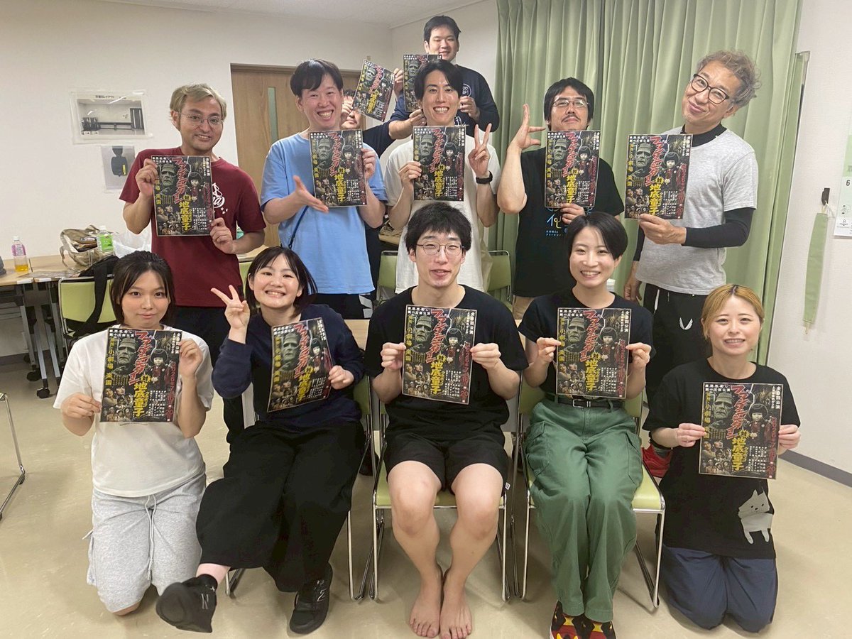 usolily4869's tweet photo. 一年前のこの時期。
初めて参加させて頂いていた、
#劇団枕返し さんの公演。

#ジェントルマン では『悪の組織のボス』
#菊五郎と天狗の冬 では『9歳の少年』

今回の #フラボッコ では…何を……？
ご来場、お待ちしております！

《能勢たくや扱い》
https://t.co/zkQEWGLuBG https://t.co/JH7d3FmtnV