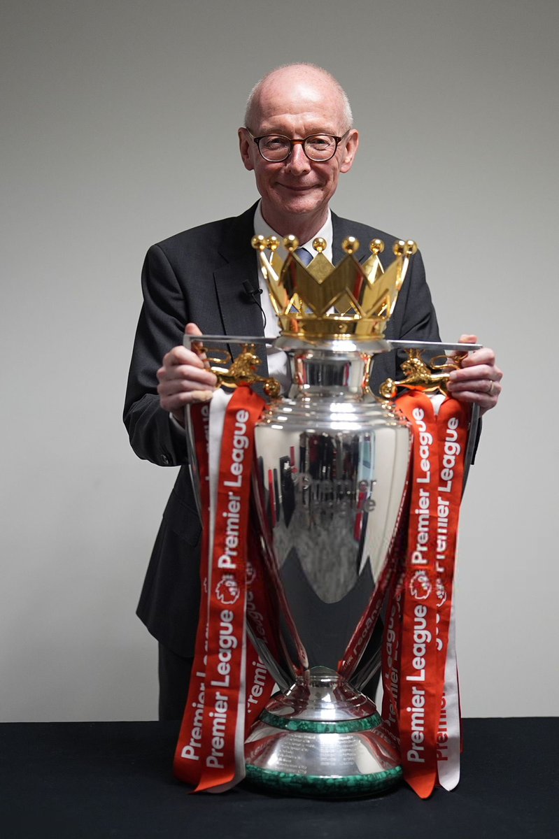 Denver_AFC's tweet photo. British Work and Pensions Secretary Pat McFadden with Arsenal’s 14th Premier League trophy 🏆 https://t.co/93VzIBMoe4