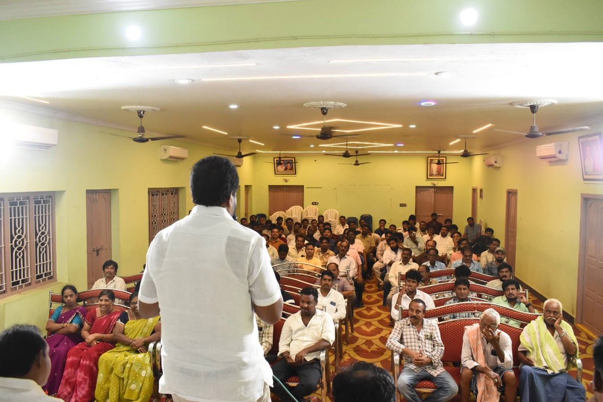 BandaruTweets's tweet photo. నేడు రావులపాలెం మండల జనసేన పార్టీ నాయకులు, కార్యకర్తలు, వీరమహిళలు, సాధక్ లు, బూత్ లెవెల్ ఏజెంట్లుతో రావులపాలెం గ్రామం శ్రీకృష్ణదేవరాయ కళ్యాణ మండలం నందు కొత్తపేట నియోజకవర్గ ఇంఛార్జి బండారు శ్రీనివాస్ గారు విస్తృత స్థాయి సమావేశం ఏర్పాటు చేసారు. https://t.co/U0T6Zof4RK