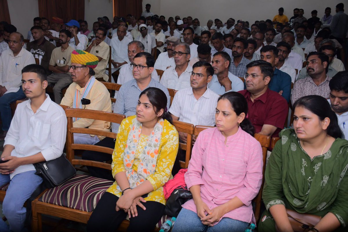 ewsjanjagritim's tweet photo. आज चूरू में राजस्थान पर्यटन विकास निगम के पूर्व अध्यक्ष श्री धर्मेंद्र राठौड़ जी को अध्यक्षता में ‘होटल शक्ति पैलेस’ में “EWS जन जागृति मंच” के तत्वावधान में आयोजित प्रेस कॉन्फ्रेंस तथा EWS विचार गोष्ठी कार्यक्रम का आयोजन किया गया। 
@DharmendraS_inc https://t.co/uHuR0TgdkO