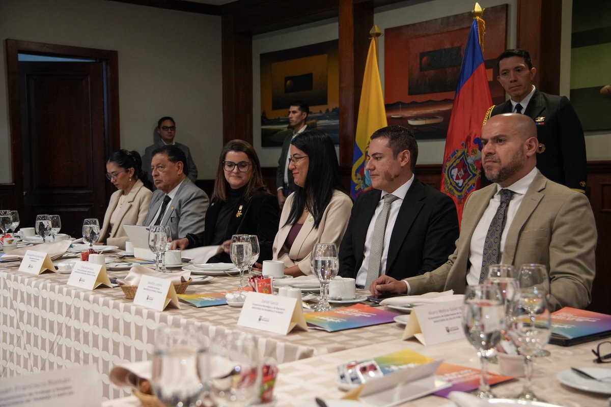 JaimeOBernabe's tweet photo. Trabajamos juntos para proteger los proyectos de vida de nuestras y nuestros adolescentes.

Con el apoyo de @OPSOMSEcuador y @UNFPA presentamos la implementación de la #Plena, Política para el Abordaje Integral del Embarazo en Adolescentes 2026-2035, fortaleciendo acciones para construir un futuro con más oportunidades y derechos.