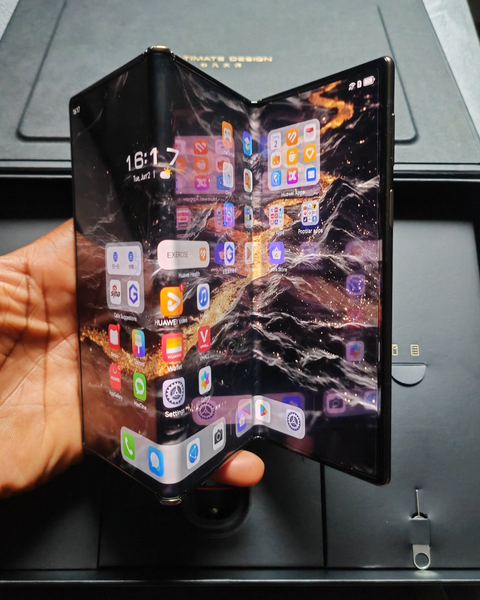 Ben_Buk's tweet photo. Huawei Mate XT Trifold 1TB l 12GB - N2.85 million
DM me on WhatsAPP: 07040248490