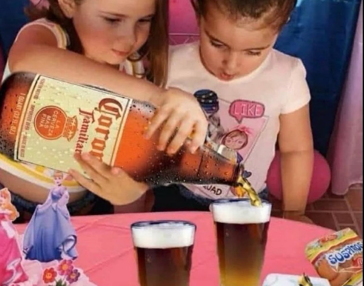 Laura_arma_ni's tweet photo. "Don't worry, I'm with my cousin"
me and my cousin: https://t.co/6nordCxYOU