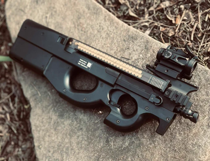 EFTまた暇できたらやりたいなー 再現武器楽しい! リアルでも愛用の武器体験できると嬉しいですね