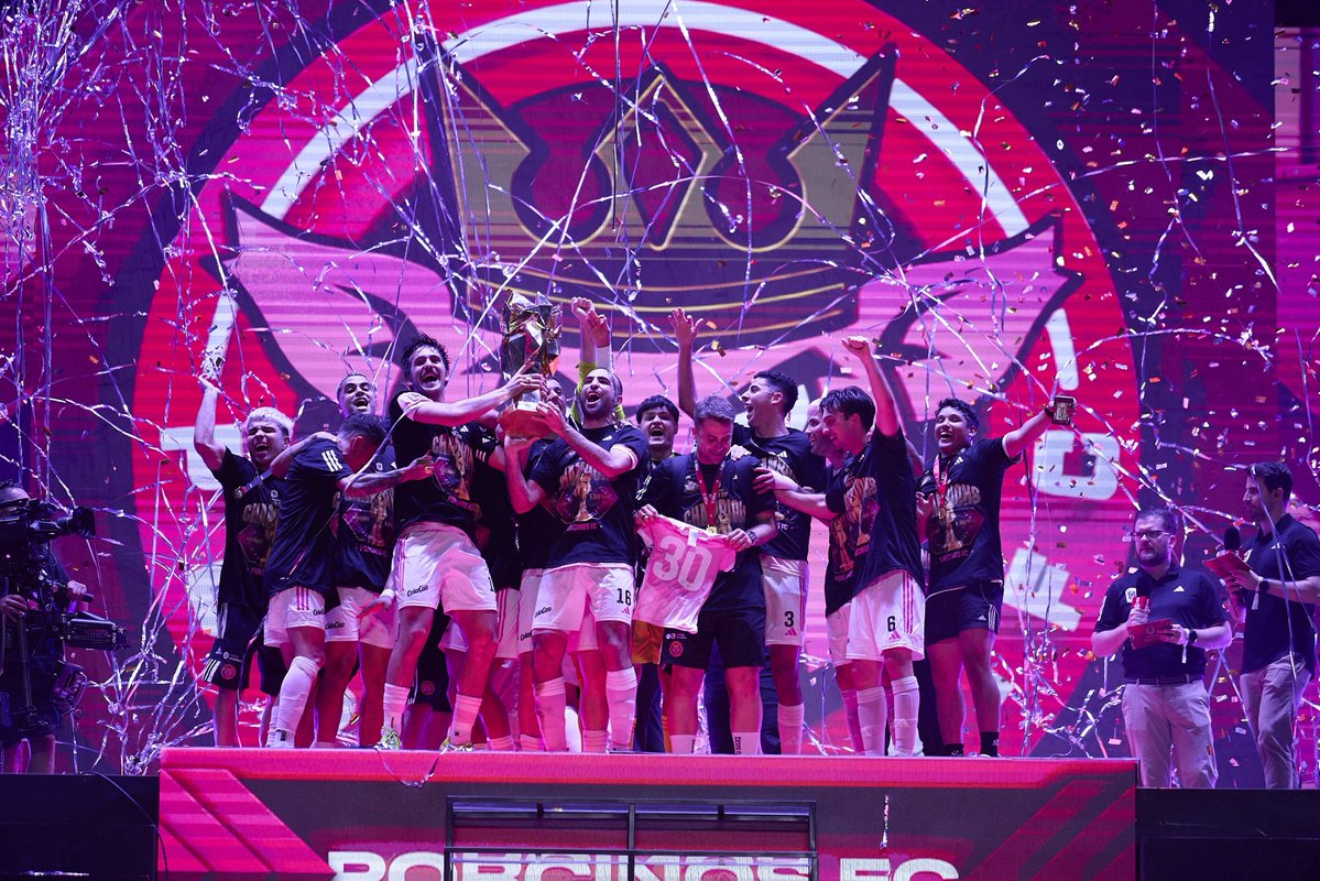 PorcinosFC's tweet photo. 9 de junio de 2024. Los primeros campeones del Mundo de la Kings League. 

Una de las noches más bonitas de nuestras vidas 🩷 https://t.co/2yyaNgsHRk