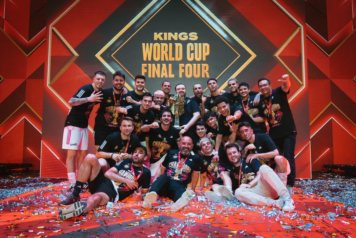 PorcinosFC's tweet photo. 9 de junio de 2024. Los primeros campeones del Mundo de la Kings League. 

Una de las noches más bonitas de nuestras vidas 🩷 https://t.co/2yyaNgsHRk