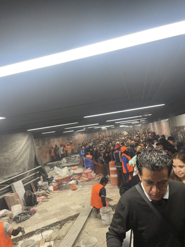 FER_F_R's tweet photo. @MetroCDMX Administración de mierda https://t.co/1isGkpDxqO