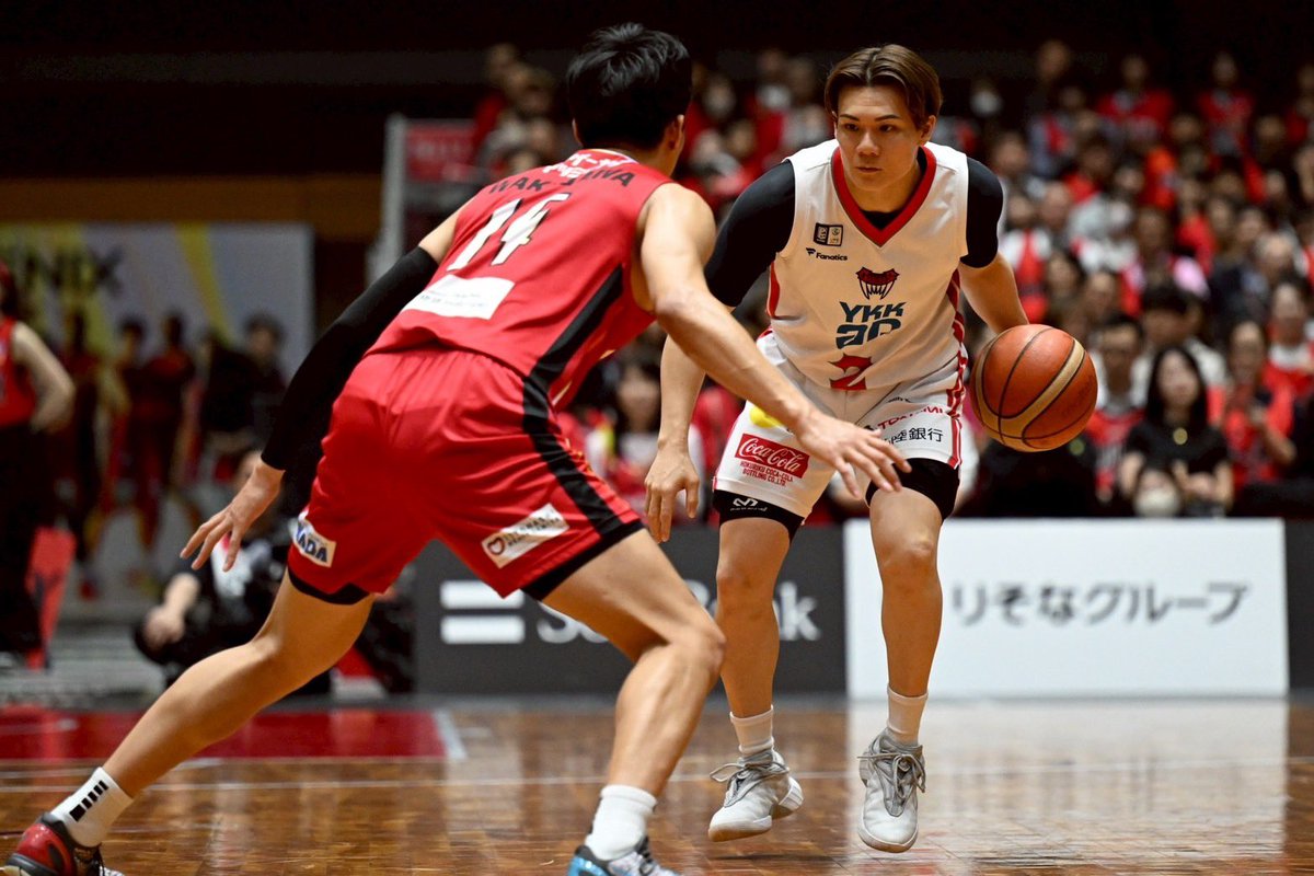 HokurikuOB's tweet photo. 🏀北陸DREAM MATCH参戦選手紹介🏀

#藤永佳昭 選手！

粘り強いディフェンスと冷静なゲームメイクを武器に、長年Bリーグの第一線で活躍する実力派ポイントガード！

勝負どころでチームエナジーを与えるディフェンスと闘志あふれるプレーは必見🔥

北陸高校OBと現役Bリーガーが集う夢の舞台をお見逃しなく！🏀✨

#北陸DREAMMATCH
#北陸高校