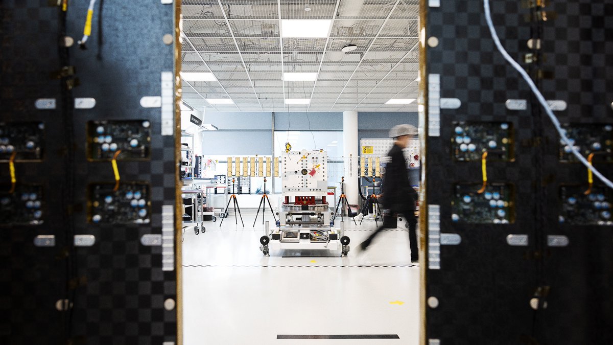 CanadaInSpace's tweet photo. ICEYE reaches 10 billion Euro valuation after Series F raise and will double satellite production 📈  

Earth observation firm ICEYE closed a 450 million euro Series F funding round, elevating its valuation beyond 10 billion euros. The transaction supports an aggressive supply chain scale-up. Management plans to double manufacturing output to 100 synthetic aperture radar satellites annually by 2028 to service a 1.5 billion euro backlog.  The firm also announced the appointment of Eric Jensen as global Chief Operating Officer to oversee international operations and standardized production protocols.  

Read the full story ⬇️ 
https://t.co/p4c00ZTVoa

#SpaceTech #AerospaceManufacturing #DefenceIndustry #SupplyChain #VentureCapital