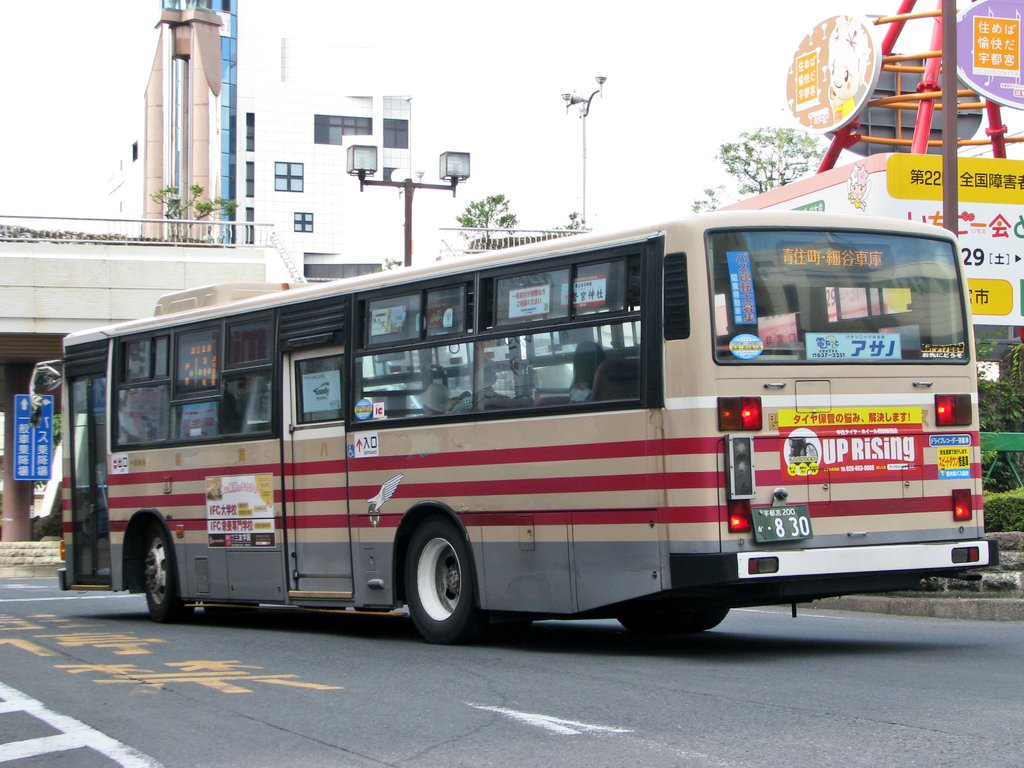 WFRX4270's tweet photo. 830号車 ex-鶴見臨港
逆T字窓のブルーリボン。これも気に入っていた個体。
屋根上にはかまぼこ型のベンチレーターが乗ってて長岡で見た川崎市営のヤツとちょっと似ている仕様。

椅子は赤色で前半分がロングシートのなんつうか、都会的な内装が印象に残っている。
残念ながらリタイアしてしまった。 https://t.co/9oCItsQF2E
