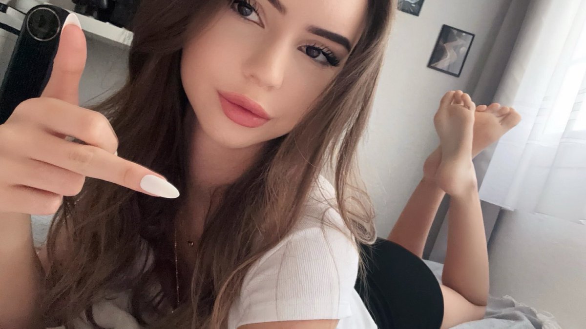 gottintrisiana's tweet photo. Jung und dominant reicht aus, um dich zu hypnotisieren ? 🤍 https://t.co/l7jNuNNUBU
