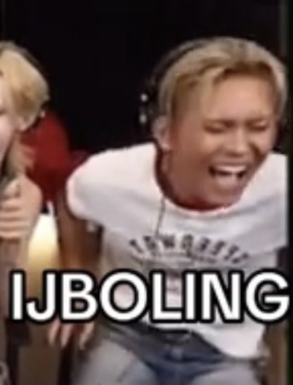fuzziiwuzzii_'s tweet photo. Harvesting the lowest quality screenshots of Hyun laughing so hard it looks like they’re gonna throw up https://t.co/v7JbbneJwN
