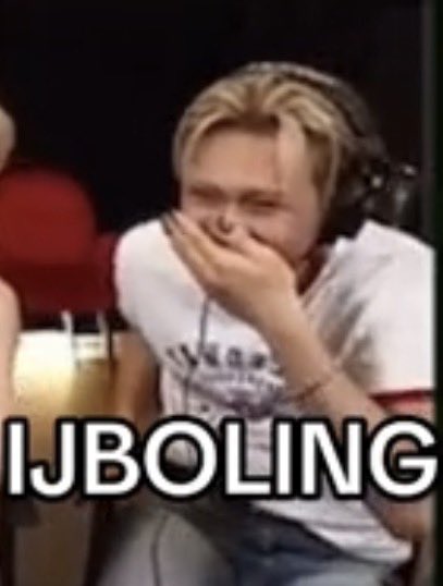 fuzziiwuzzii_'s tweet photo. Harvesting the lowest quality screenshots of Hyun laughing so hard it looks like they’re gonna throw up https://t.co/v7JbbneJwN