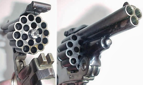 jurasicer1's tweet photo. @SkinSpotlights For thoes who think that Akshans gun here looks stupid, it is acualy based on a real tripple-barel 18 shot revolver called con caricato. https://t.co/xGeB84XjAr
