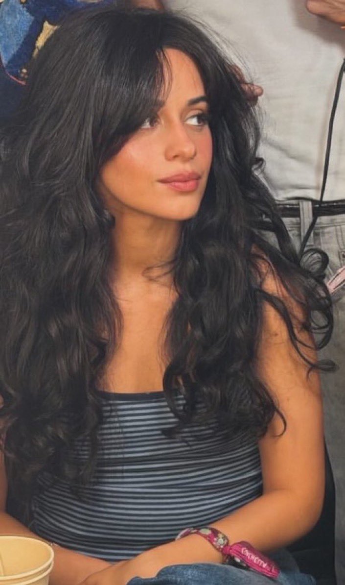 axoxocitygirl's tweet photo. SHE LOOKS SO PRETTY in this photo 😍 I love curly hair Mila 😍 https://t.co/Y0vxoLyM2G