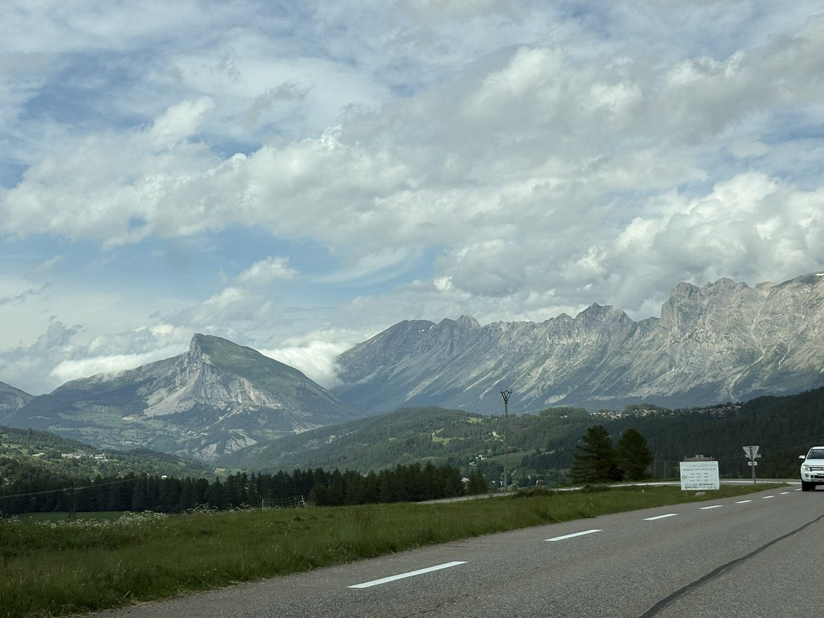 kaiserpeterII's tweet photo. Eine längere Autofahrt durch die südfranzösischen (Vor-)Alpen https://t.co/ZalhcUxXfm