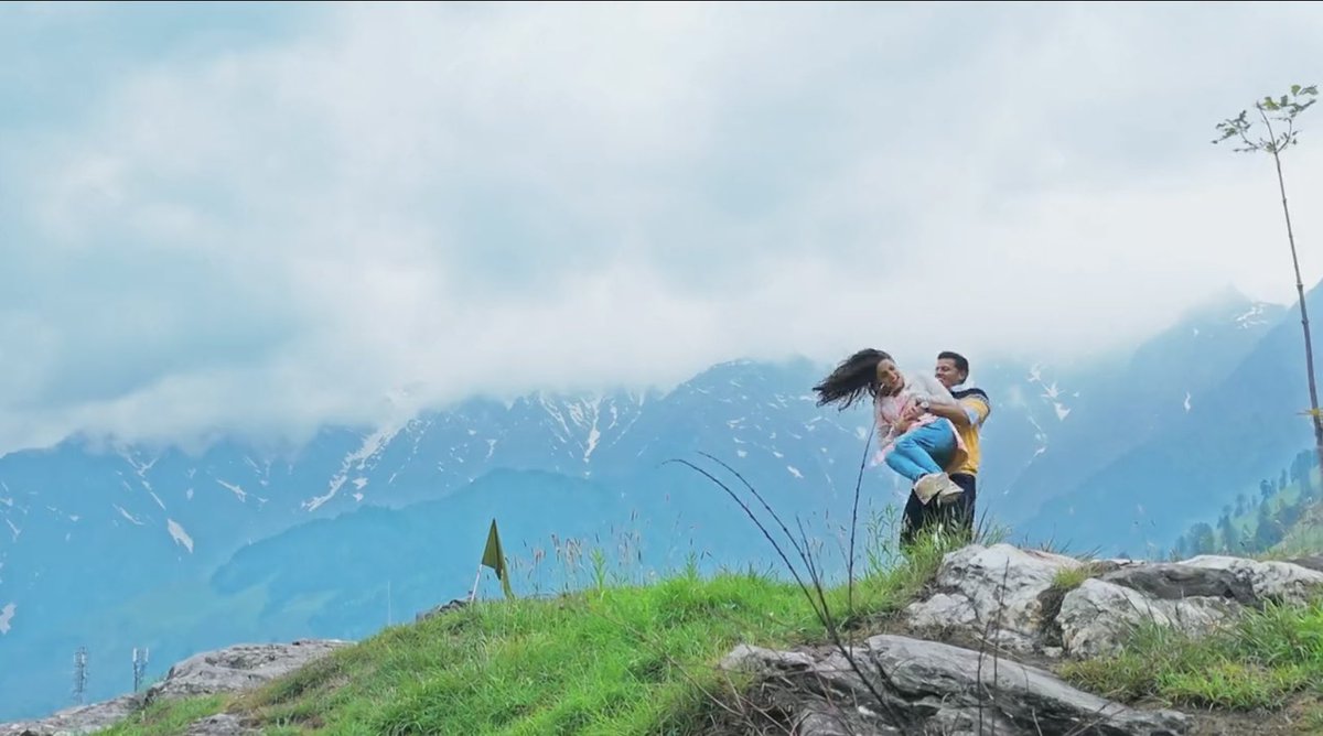 LostInChaos22's tweet photo. The piggy back ride, the lift and the swirl is fabulous 🥰🧿#MrAndMrsParshuram #ShivAlini https://t.co/QmAfQ5eoDz