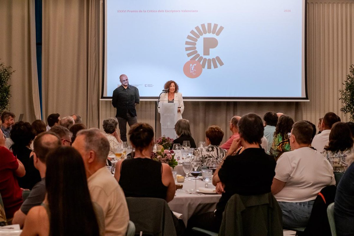 EscriptorsAELC's tweet photo. 🟠Cent persones es van reunir divendres a València amb motiu dels Premis de la Crítica dels Escriptors Valencians.

Distingeixen els millors llibres en llengua catalana publicats durant l'any anterior juntament amb els Premis Cavall Verd.

Crònica i àlbum: https://t.co/5lORs9NvXA https://t.co/OLhpoVaiAA