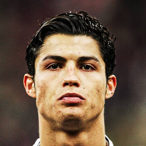 TouchmineX's tweet photo. 🚨🌟 𝐆𝐎𝐋𝐃𝐄𝐍 𝐁𝐎𝐘 𝟐𝟎𝟎𝟓:

Winner - Messi : 3 goals &amp; 4 assists

Ronaldo : 15 goals &amp; 11 assists https://t.co/uQvgU3qR7Z