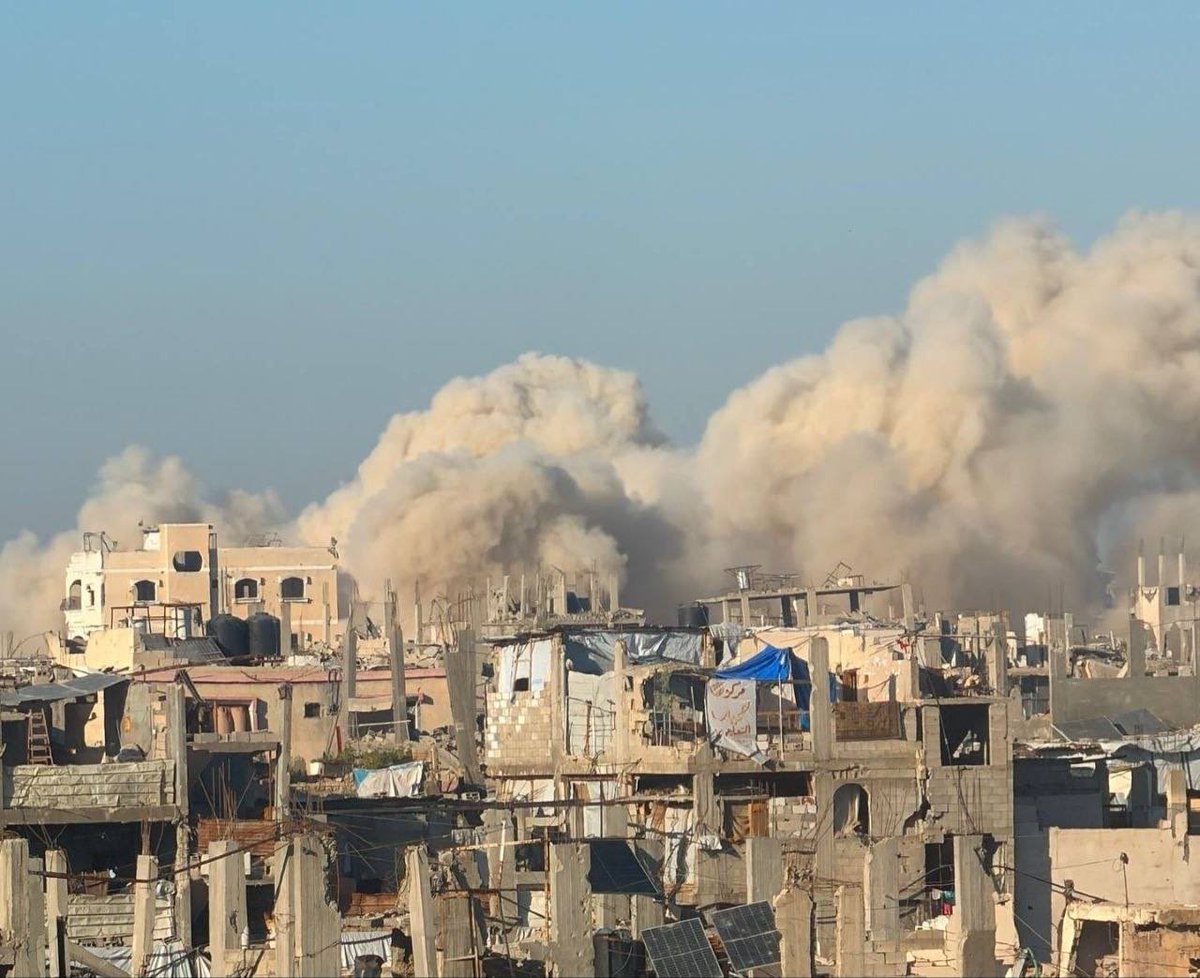 DmodosCutter's tweet photo. 🚨BREAKING: Israeli Airstrikes Target Beit Lahia In Northern Gaza

Israel has escalated its attacks on the besieged territory, leading towards the total collapse of the October 2025 ceasefire. https://t.co/P8Ql5KOUWW