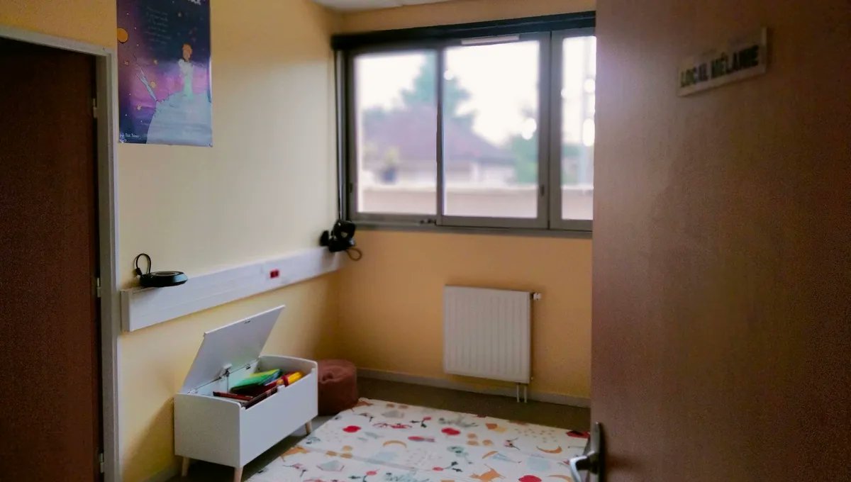 XLaBete's tweet photo. "Tout est fait pour amener à la confidence" : un salle pour libérer la parole des mineurs à la Gendarmerie de La Châtre
#Pedocriminalite #Indre #NICHD
https://t.co/ZYyL2KeViu https://t.co/asNmmjbl1b