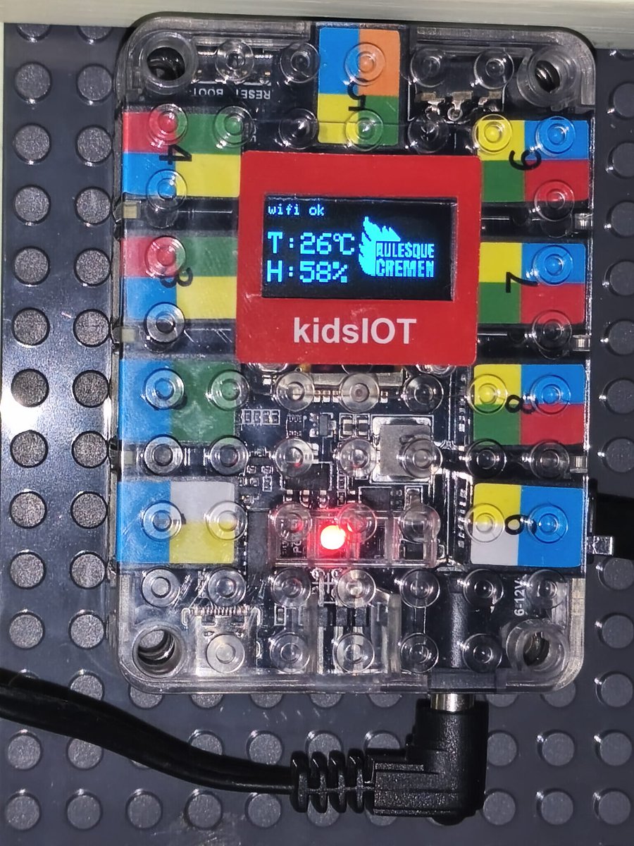 ToniMorenoRey's tweet photo. Avui amb #KidsIoT de @Innovadidactic @KeyestudioRobot hem muntat:
1.Vehicle controlat amb Joystick fet amb peces tipus lego
2.Estació @aulesquecremen per a l'AULA 26 de l'@INSLAGARROTXA
👉https://t.co/eSwmm75VKV
Basat en ESP32 i programable amb @microblocksfun i @steamakersblock https://t.co/eaeeCvlMqh