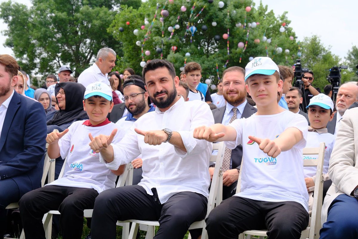 tugvasakarya's tweet photo. Yaz Okulu Sakarya lansman programımızı birbirinden renkli etkinlikler, oyunlar ve yoğun katılımla adeta bir şenlik havasında gerçekleştirdik.

Çocuklarımızın neşesi, ailelerimizin ilgisi ve gönüllülerimizin gayretiyle unutulmaz bir gün yaşadık. Eğlenceyle öğrenmeyi buluşturan Yaz Okulu programımız için heyecanımız her geçen gün artıyor.

Bu güzel atmosferde bizleri yalnız bırakmayan tüm öğrencilerimize, velilerimize ve emeği geçen herkese teşekkür ediyoruz.

☀️ Yaz boyunca dolu dolu etkinlikler, eğitimler ve birbirinden güzel hatıralar bizleri bekliyor!